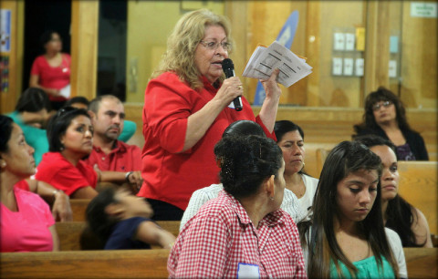 A parent voices her concerns at a forum at Our Lady of Soledad Church. Photo: AURORA SALDIVAR/Coachella Uninc